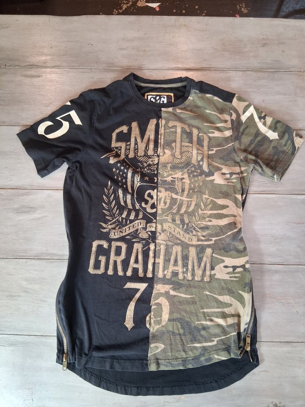 Smith & Graham Mens Size XL Black & Camo Short Sleeve Tee Shirt 75 Zippers Wild